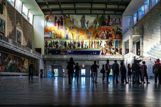 Enter the City Hall on a private walking tour