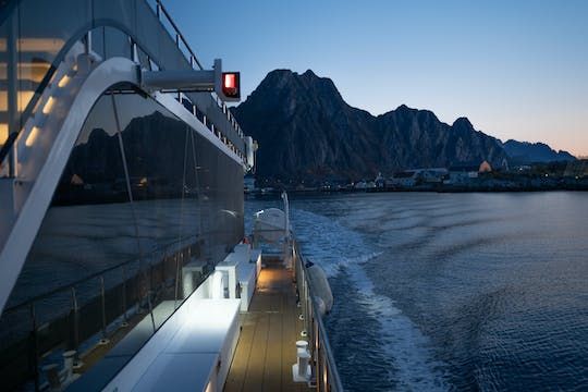 Henningsvaer cultural tasting cruise