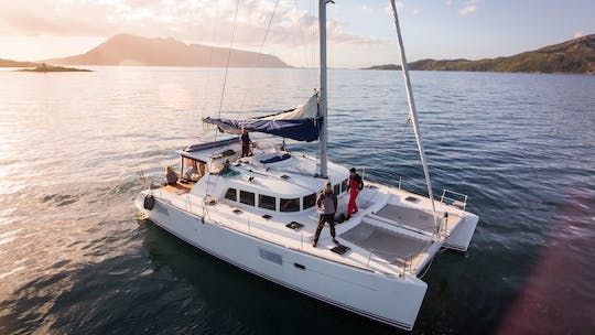 Midnight sun sailing experience in Tromso