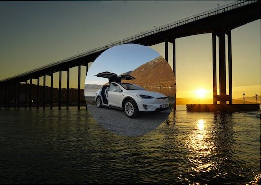 Private midnight sun tour in Tromsø in a TeslaX car