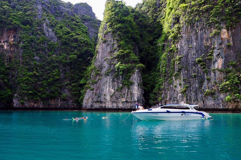 Phi Phi-Maya-Bamboo by Speedboat