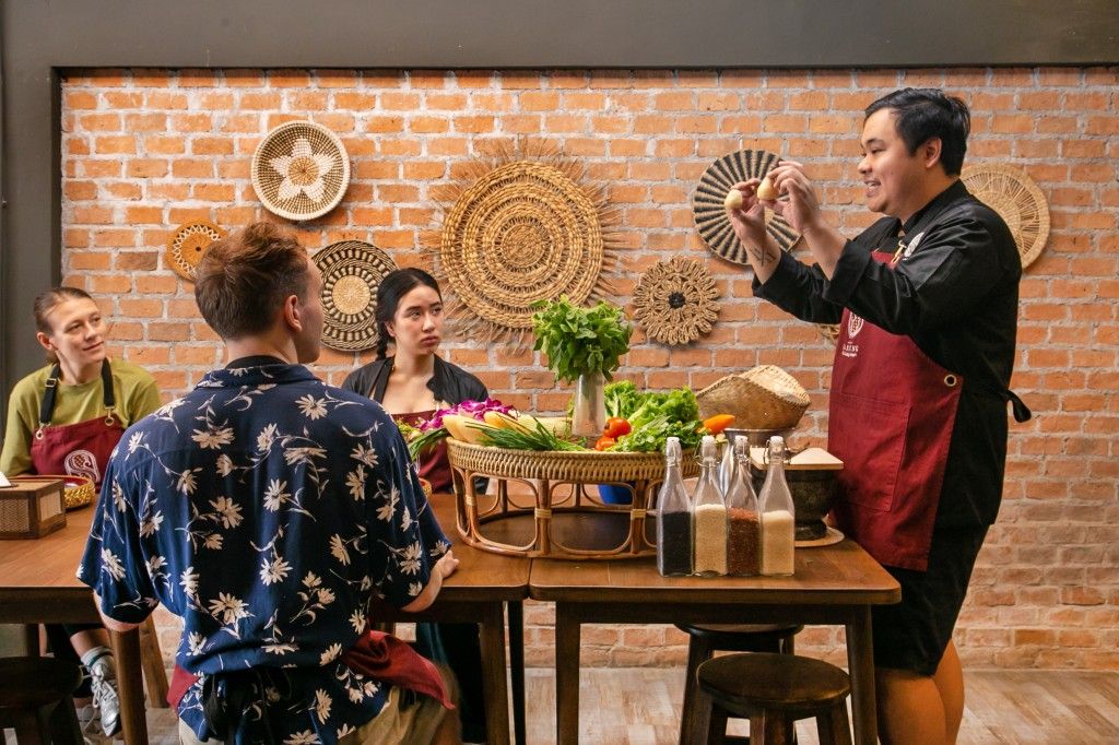 เรียนทำอาหารไทยพร้อมเยี่ยมชมตลาดที่ โรงเรียนสอนทำอาหารไทย Sabieng Thai Cooking