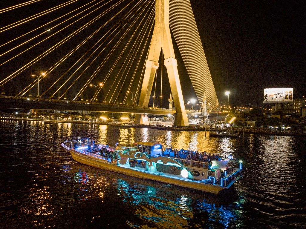 ล่องเรือดินเนอร์ชมเทศกาลไฟ Vijit Chao Phraya 2025 โดย YODSIAM