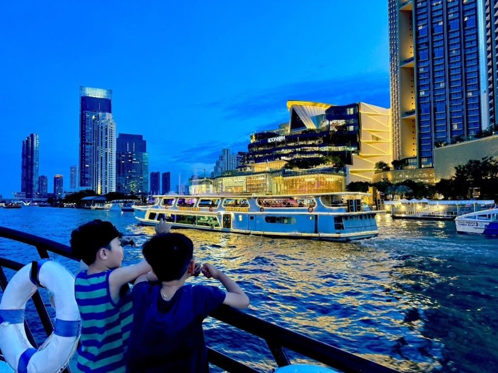 ล่องเรือดินเนอร์ฉลองคืนเคาท์ดาวน์ 2025