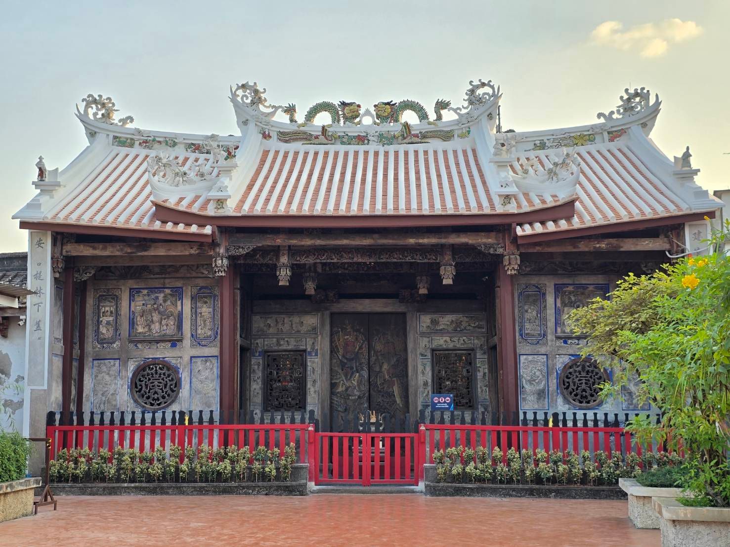 ทัวร์ไหว้พระตามรอยประวัติศาสตร์รับปีมะเมียกับ อาจารย์เผ่าทอง ทองเจือ