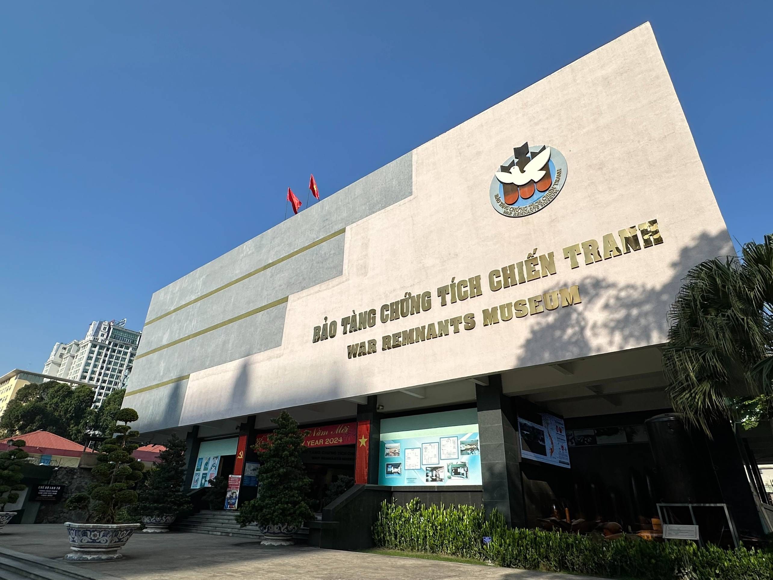 War Remnants Museum and Independence Palace Walking Tour