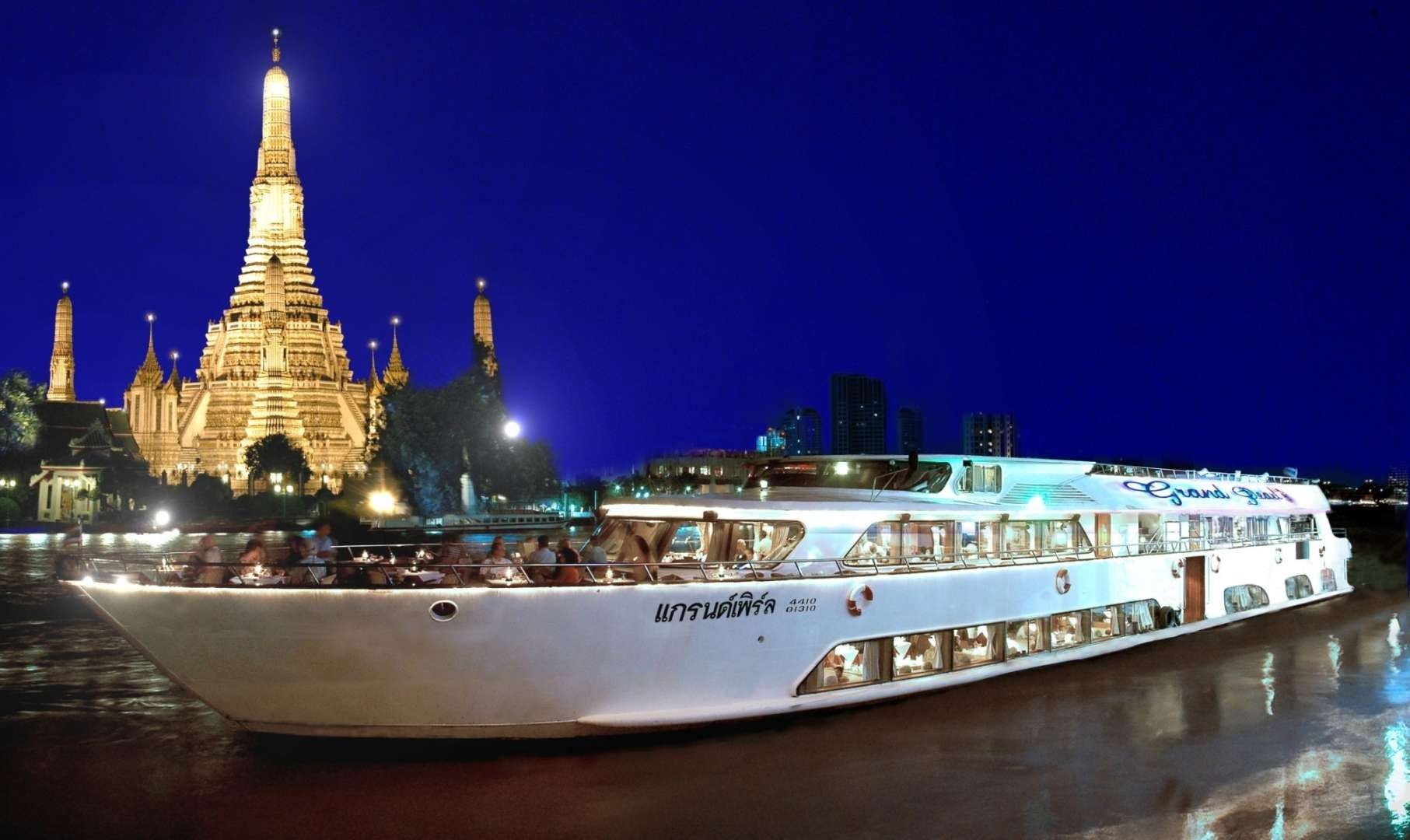 Grand Pearl Dinner Cruise