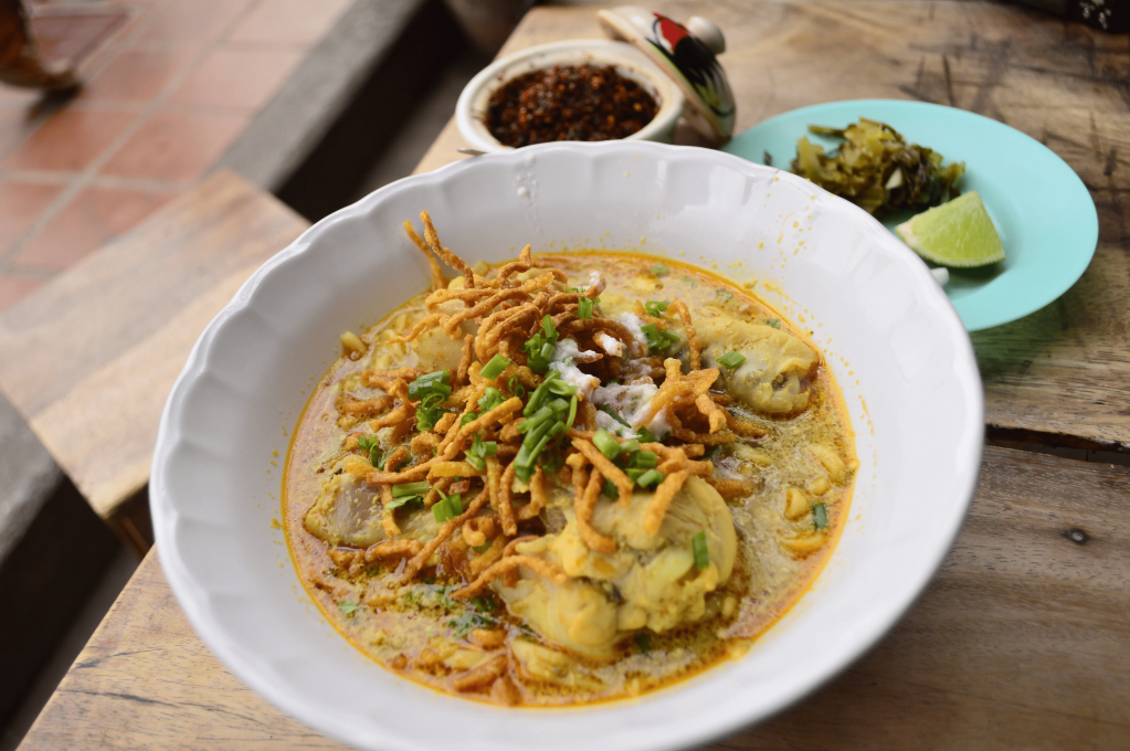 Chiang Mai Old City Gate & Local Food Tour (Guide & Transfer)