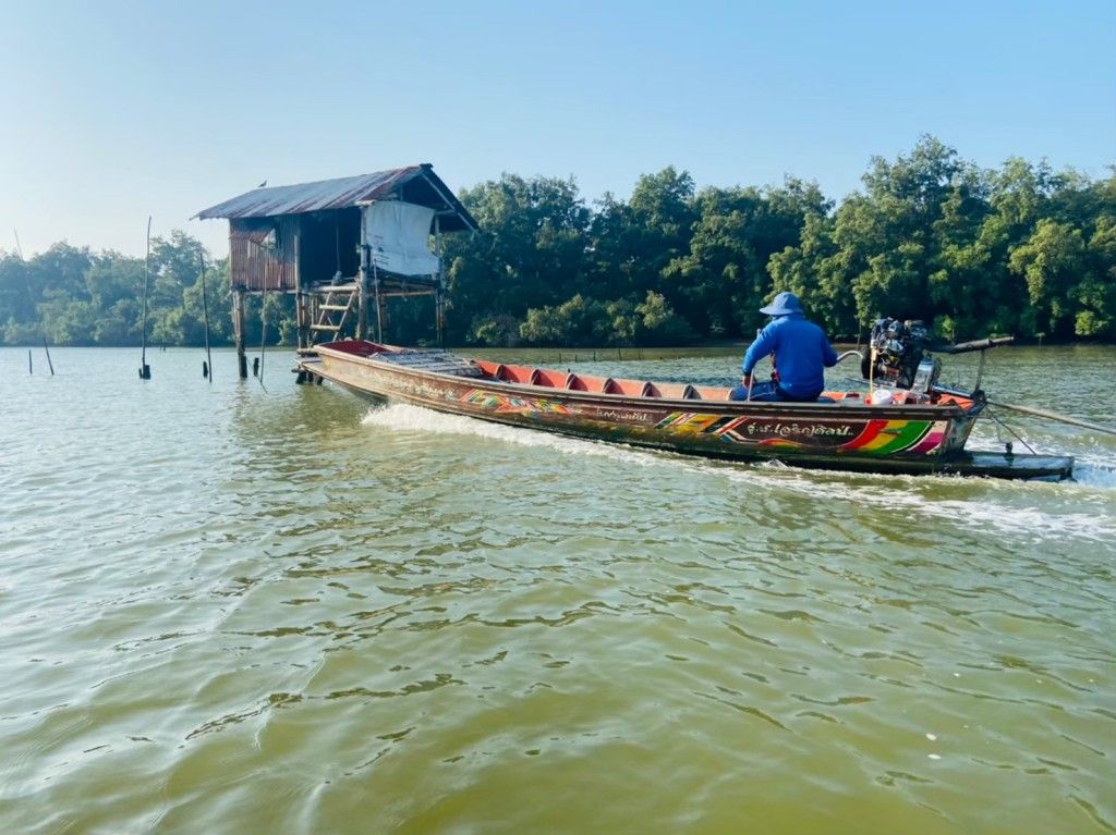 เที่ยวตลาดรถไฟร่มหุบ สัมผัสวิถีชีวิตชุมชนคลองโคน ชมธรรมชาติป่าชายเลน สมุทรสงคราม มัคคุเทศก์และรถรับ-ส่งจากกรุงเทพฯ