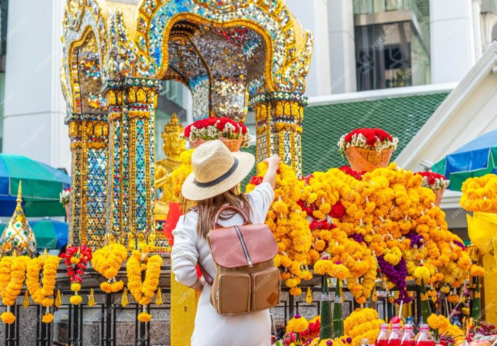 Bangkok 3 Famous Temples Tour : Blessing for Career and Luck (Transfer)