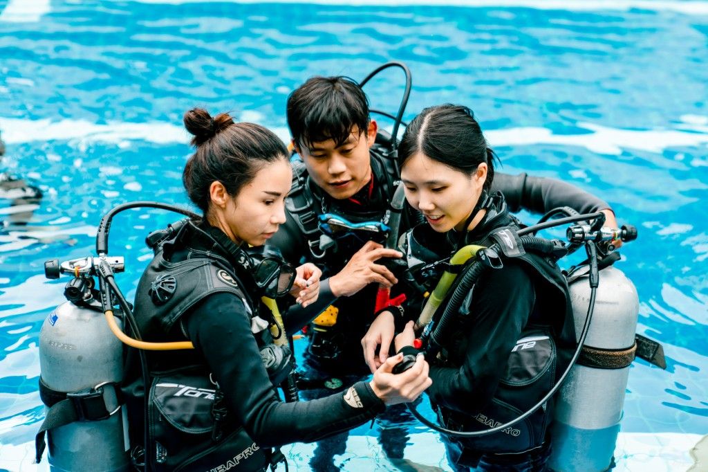 ทบทวนทักษะการดำน้ำในสระว่ายน้ำ ครึ่งวัน