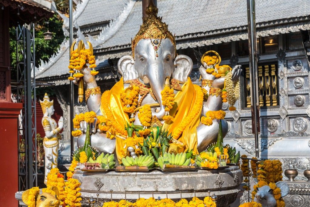 Chiang Mai Holy Temples: Famous Buddha Blessing Tour (Transfer)