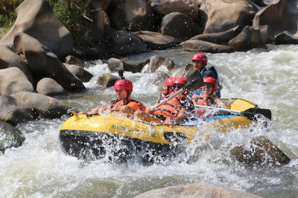Half Day : 6 km rafting + Water slide with hotel pick-up