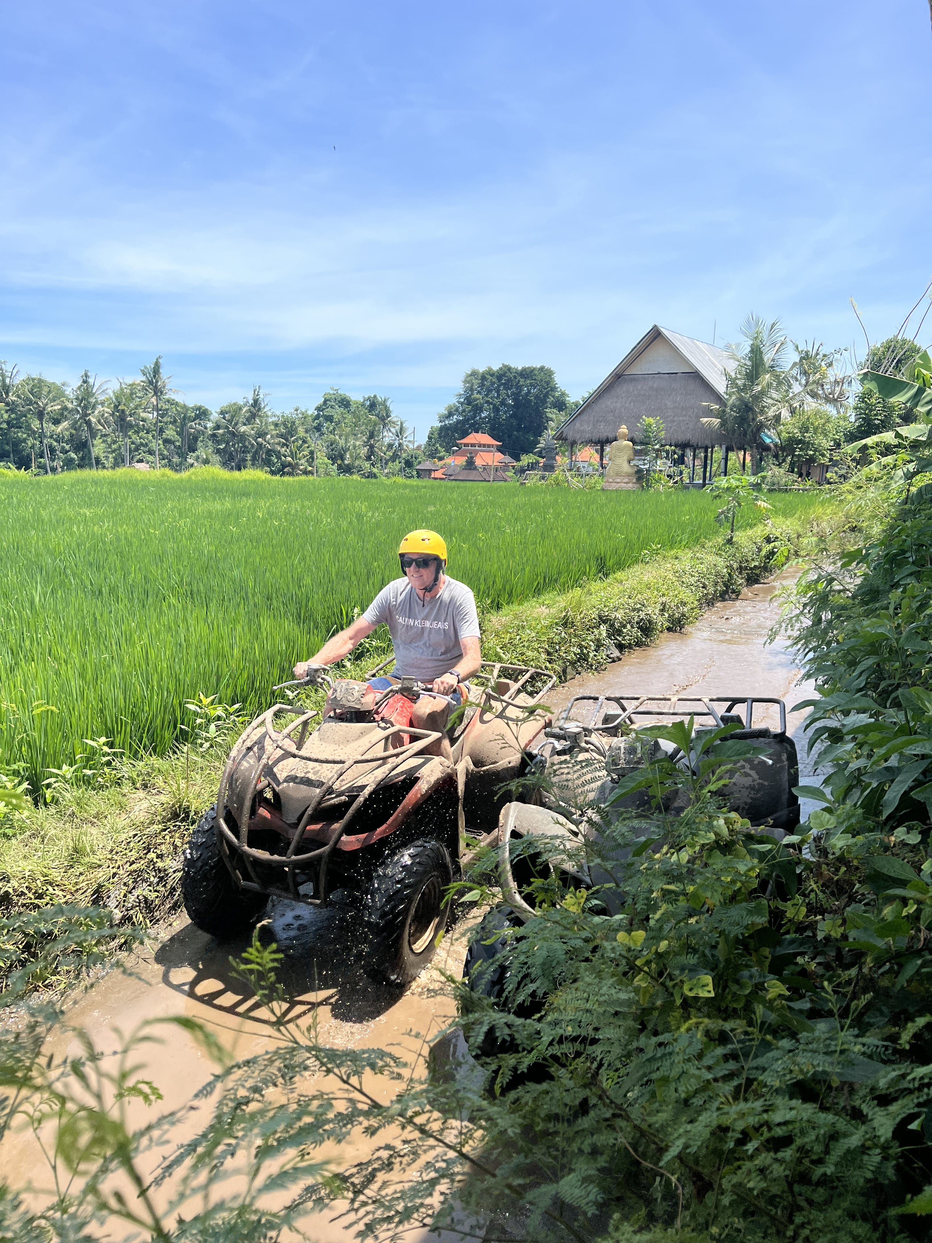 ขี่รถ ATV ควอดไบค์แบบรวมทุกอย่าง