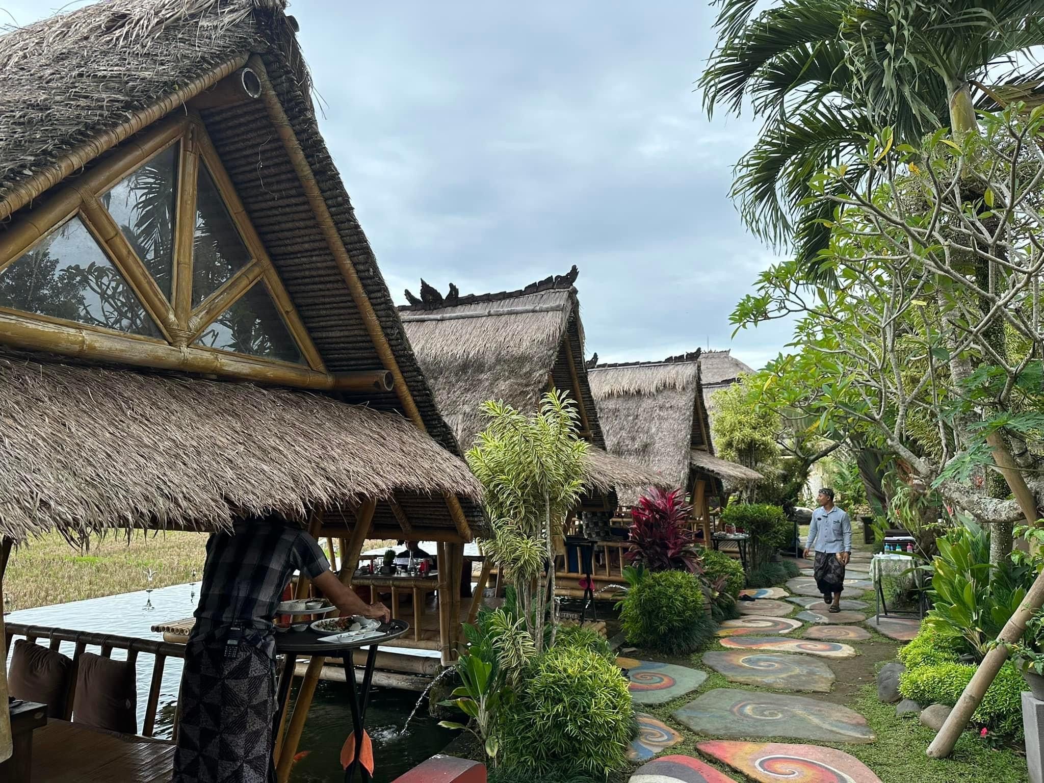 ร้านเบเบ็ก เทบาซารี เรสเตอรองต์ ที่ อูบุด