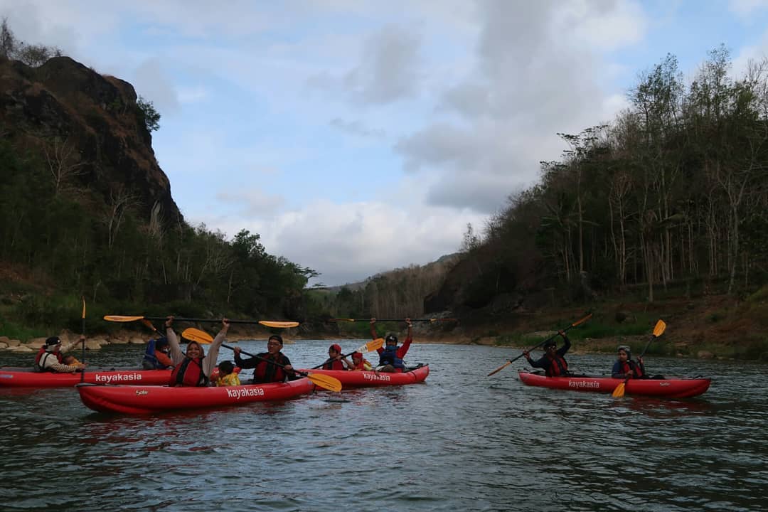กิจกรรมการพายเรือคายัคโอยะในฤดูแล้ง (2 กม.) - (ทริปช่วงเย็น/ครึ่งวัน)