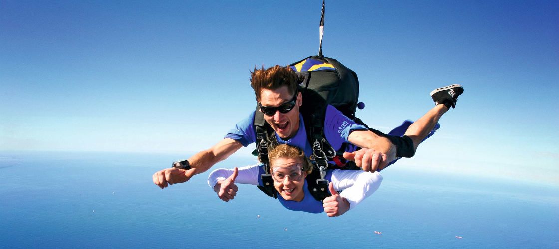 หาด Airlie กระโดดร่มแบบ Tandem สูงถึง 15,000 ฟุต