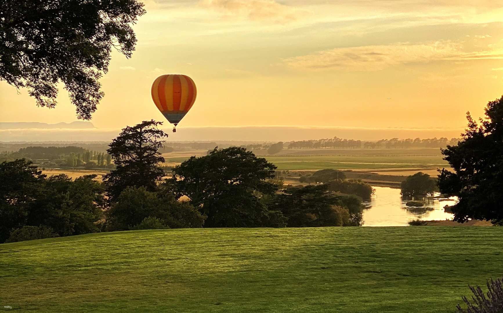 Avon Valley Hot Air Balloon Flight with Breakfast & Optional Transfer | Perth