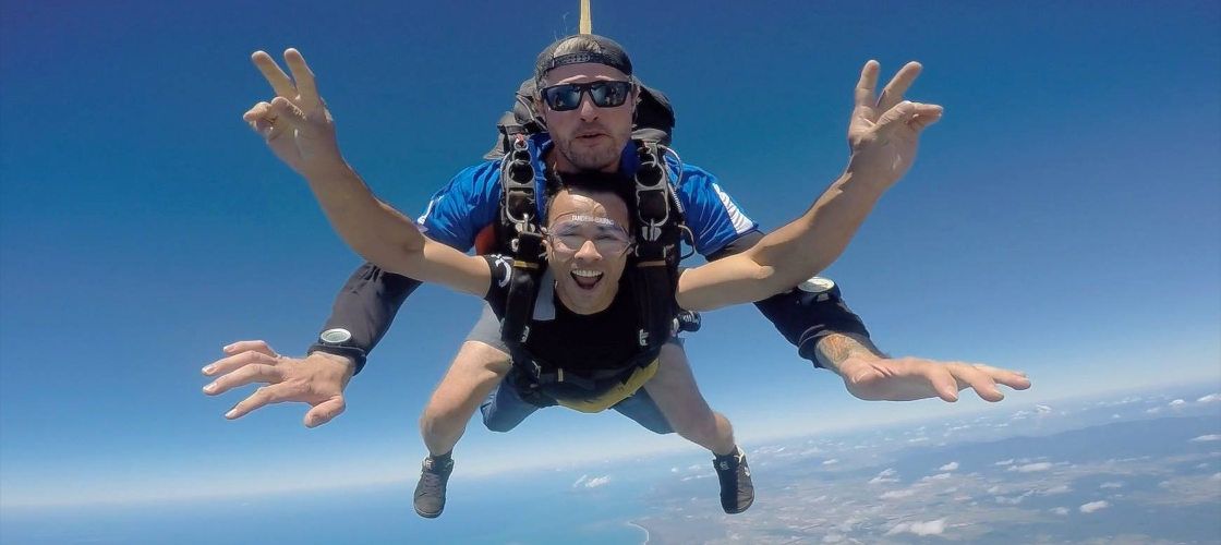Cairns Tandem Skydive สูงถึง 14,000 ฟุต - ขับรถเอง