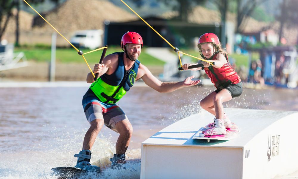 กิจกรรมเล่นเวคบอร์ด, บอร์ดนั่ง และสกีน้ำาที่ Gold Coast Wake Park