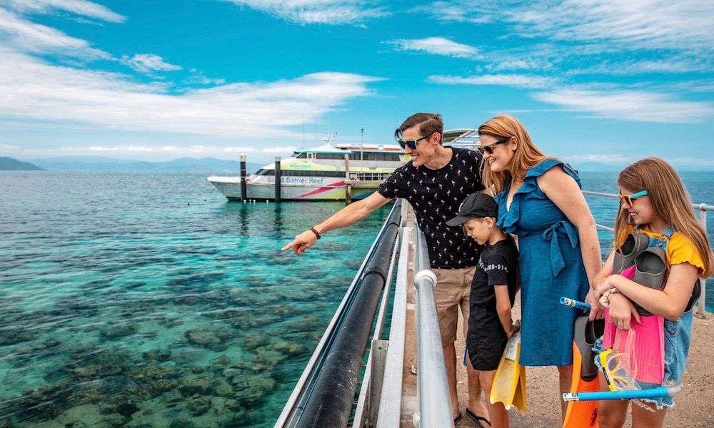 ทริปครึ่งวันเกาะกรีน + ดำน้ำตื้นหรือทัวร์เรือท้องกระจก