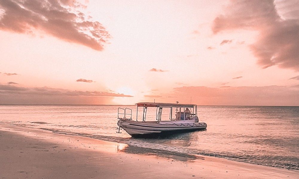 ล่องเรือผจญภัยชมพระอาทิตย์ตกที่เกาะ Fraser Island ของ Kgari เป็นเวลา 2 ชั่วโมง