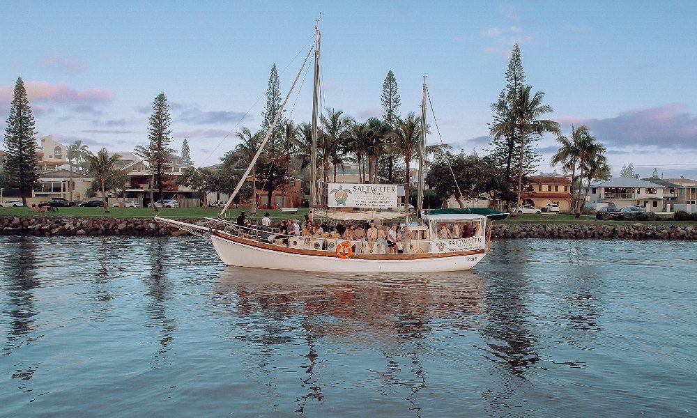 ล่องเรือรับประทานอาหารและอาหารทะเลพื้นเมือง - 2 ชั่วโมง