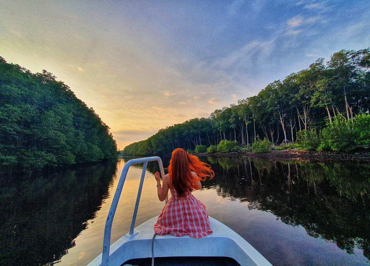 Bongawan Mangrove River Cruise, Fireflies, Sky Mirror Tour in Sabah