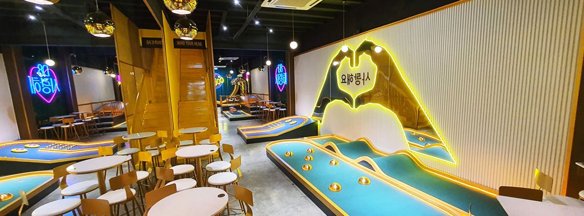 DE'8000 Mini Golf Café