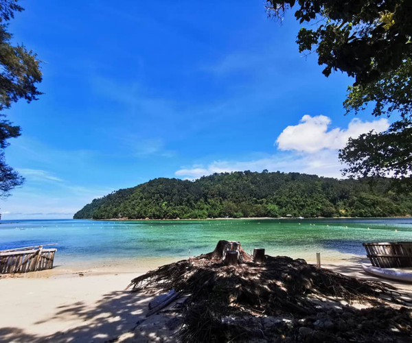การท่องเที่ยวเกาะมานูกันและเกาะซาปี