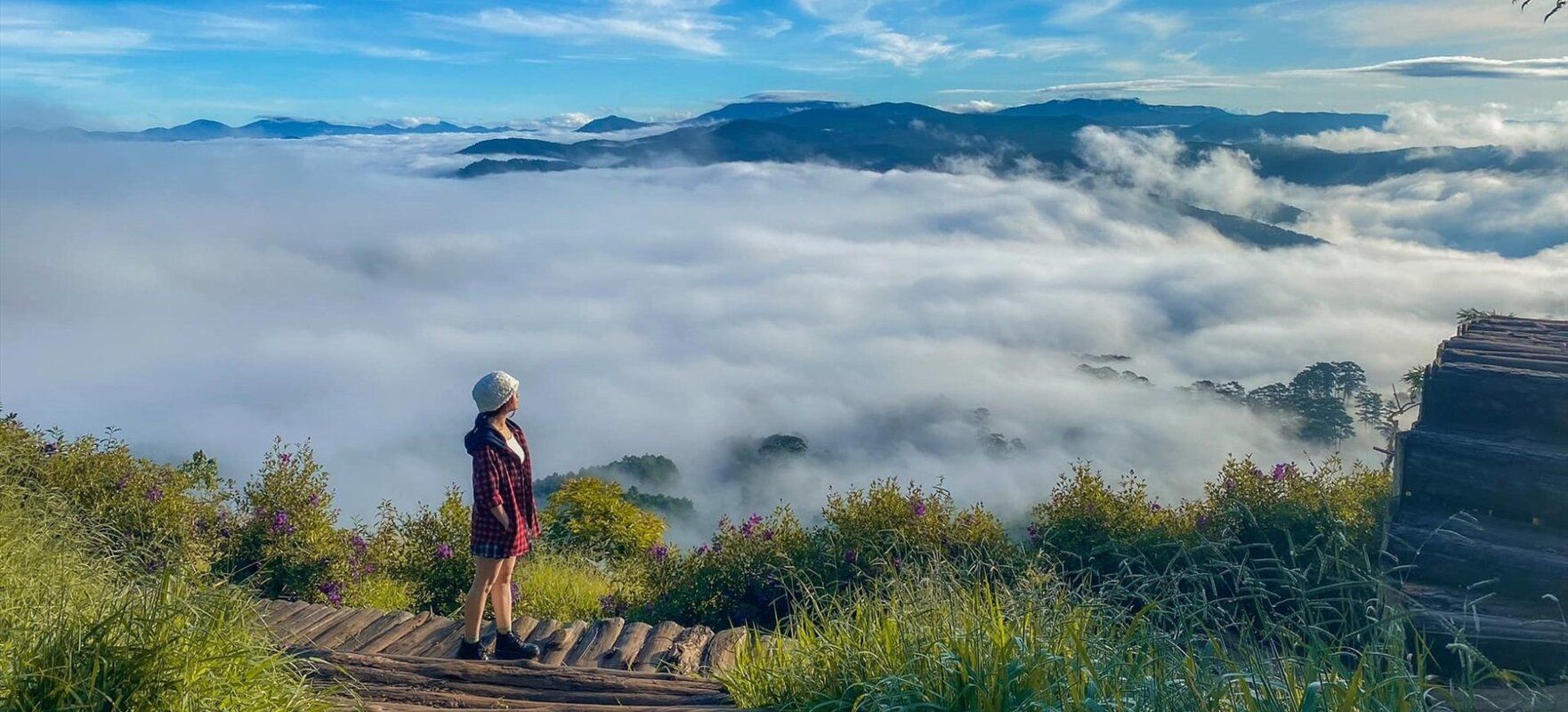 Cloud hunting and  the glow of dawn in Da Lat
