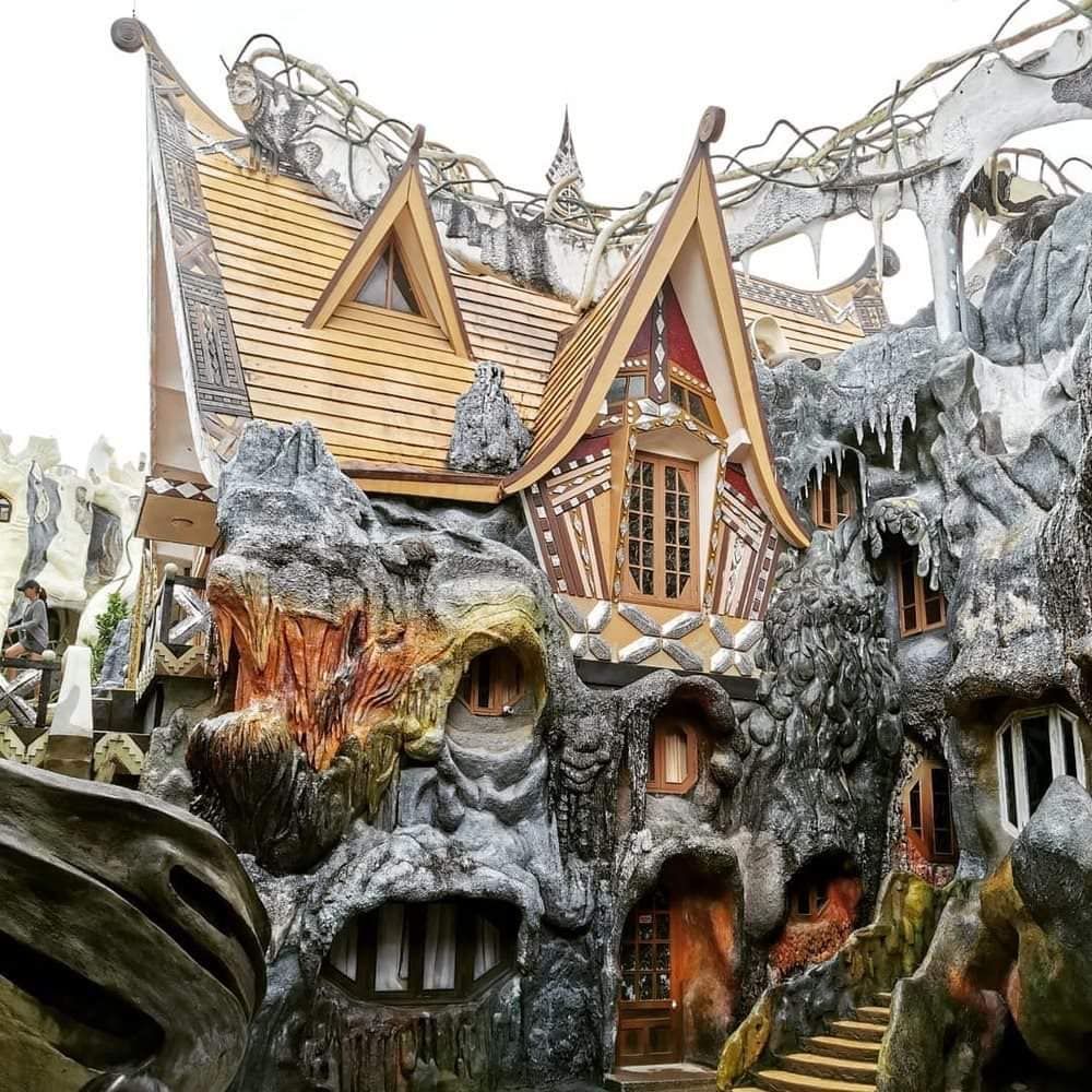 Langbiang Mountain, Datanla Waterfall and Crazy House Day Tour