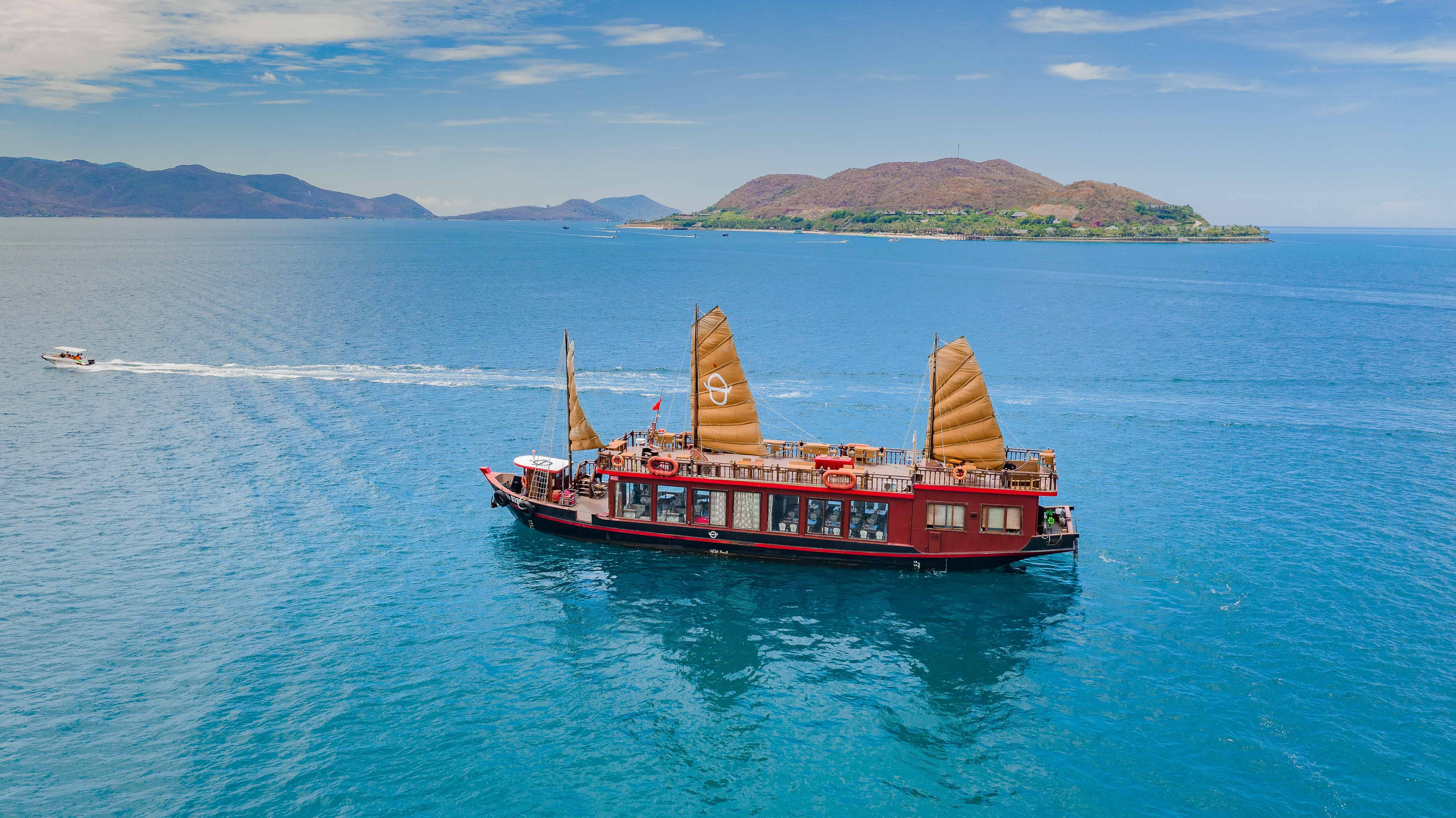Nha Trang Bay Discovery With Emperor Cruises