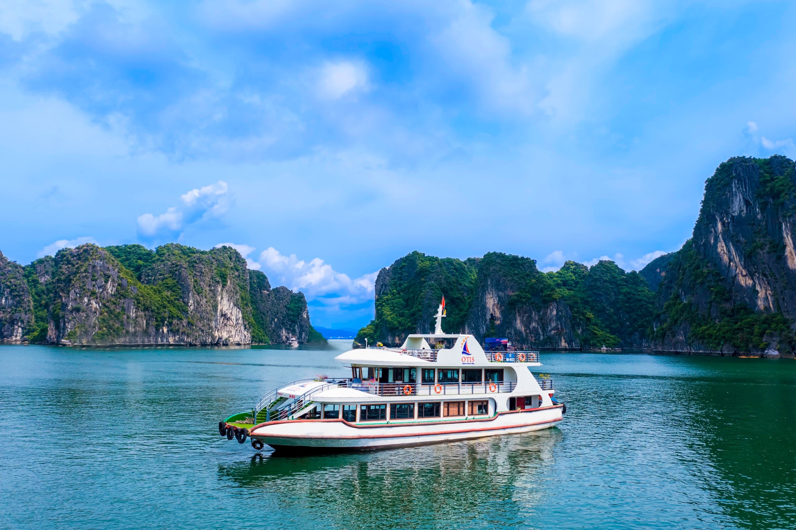 Premier Ha Long Bay Day Tour with 5 Stars Cruise