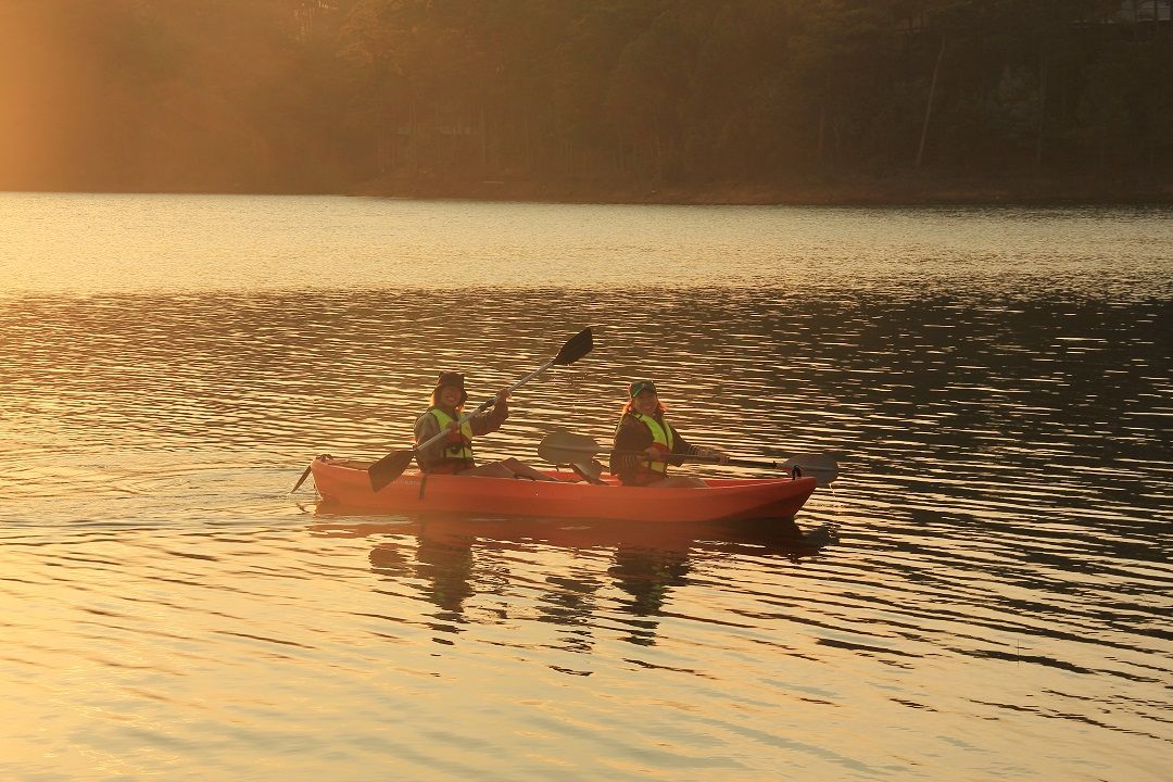 Sup/Kayak Tour Enjoying Bbq At Tuyen Lam Lake