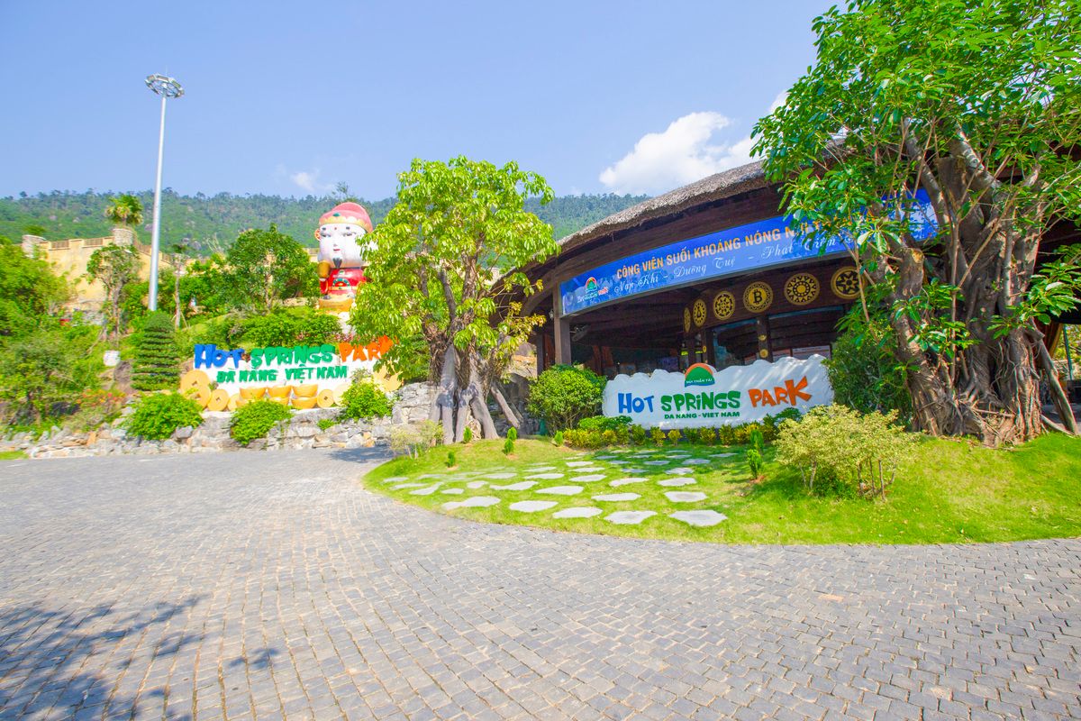 Than Tai Hot Spring Park Ticket