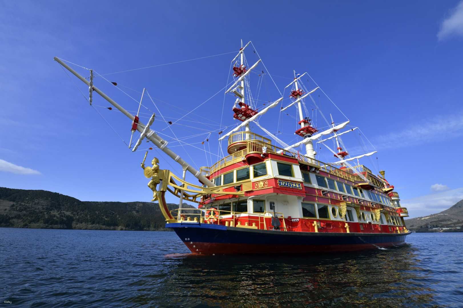 Fuji-Hakone One-Day Tour: Hakone Pirate Boat, Hakone Ropeway, Gotemba Outlets, and All-You-Can-Eat Yakiniku (Departing from Shinjuku, Tokyo) | Japan