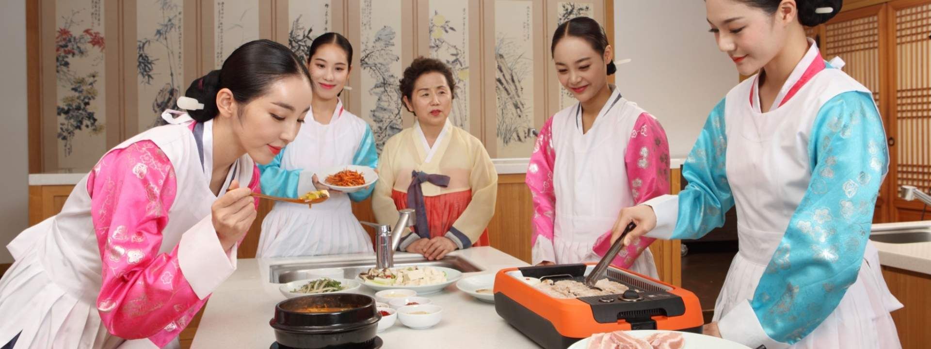Han Style Traditional Korean Cooking and Hanbok Experience in Seoul